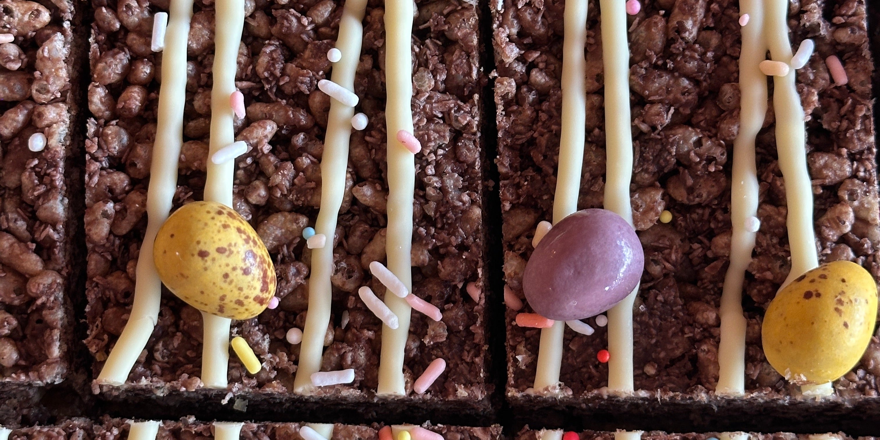 Mini Egg Cookie Crackle Slice